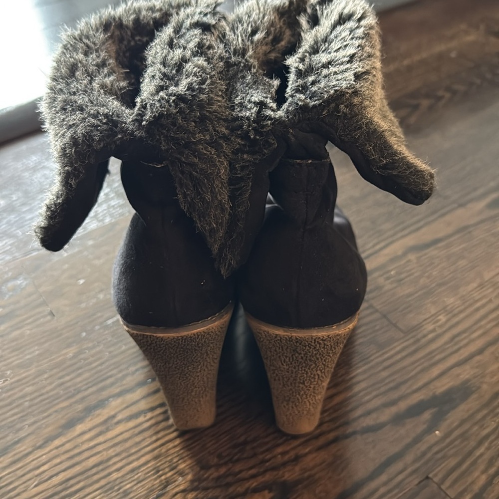 🟣 ZIGI SOHO “GABRIEL” BLACK SUEDE WEDGE BOOT WITH FAUX FUR CUFF SIZE 9 - Picture 4 of 6